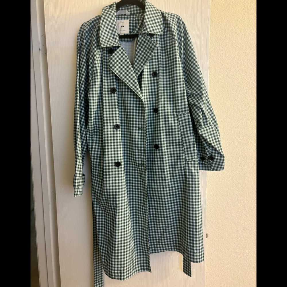 Double button trench coat. Size XXL, worn once.